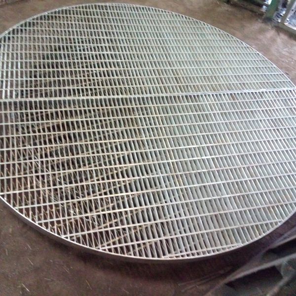 Radial grating bar layout